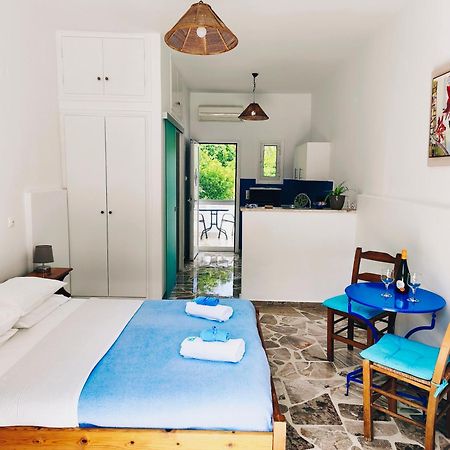 Bungalows Ingrid Толон Екстериор снимка