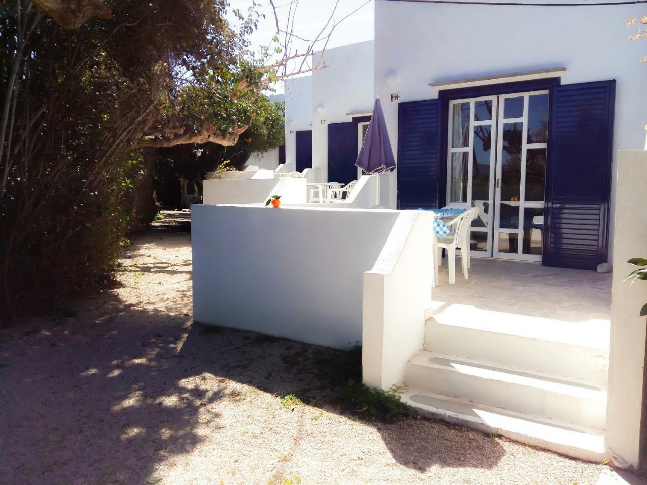 Bungalows Ingrid Толон Екстериор снимка