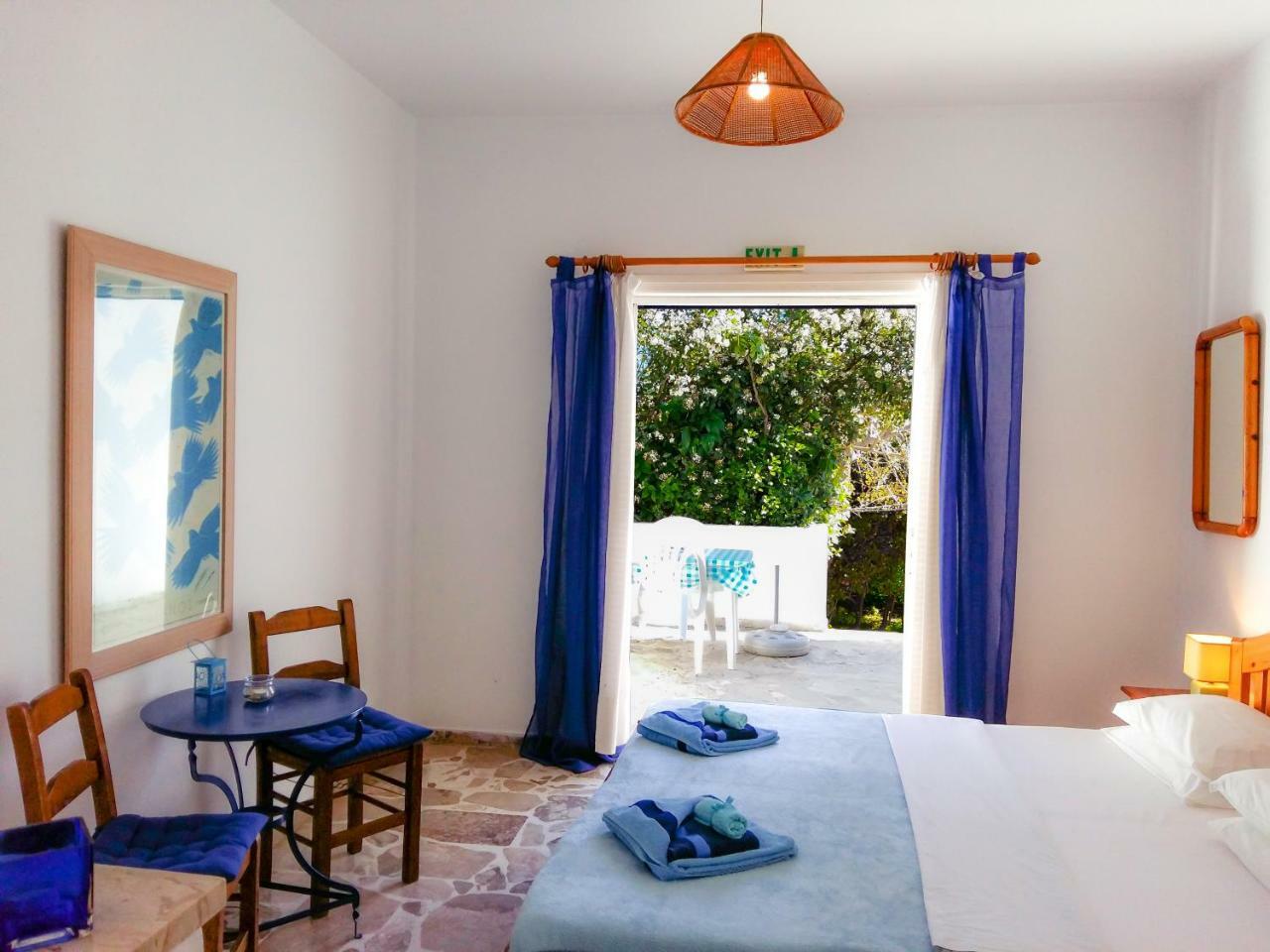 Bungalows Ingrid Толон Екстериор снимка