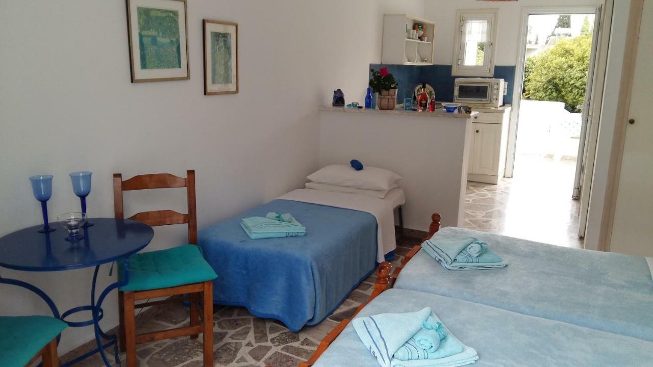 Bungalows Ingrid Толон Екстериор снимка